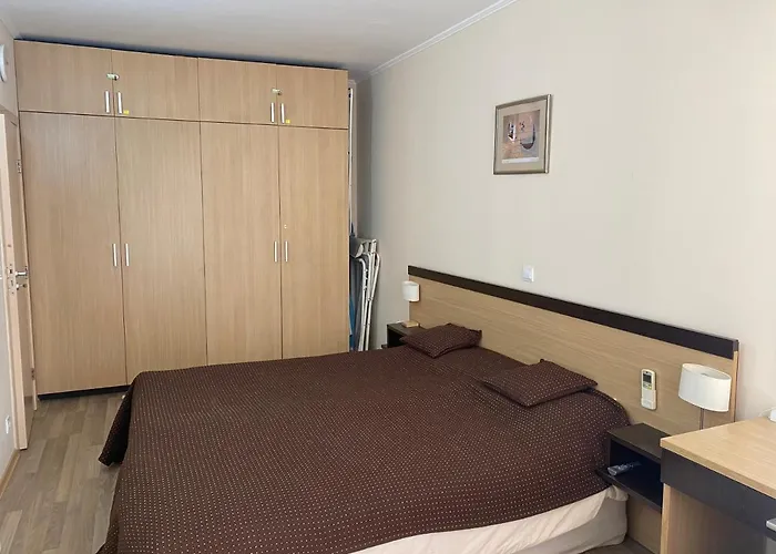 First Line At Hotel apartamentowy 4*