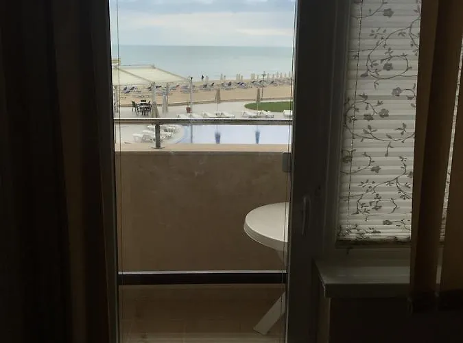 First Line At Hotel apartamentowy 4*